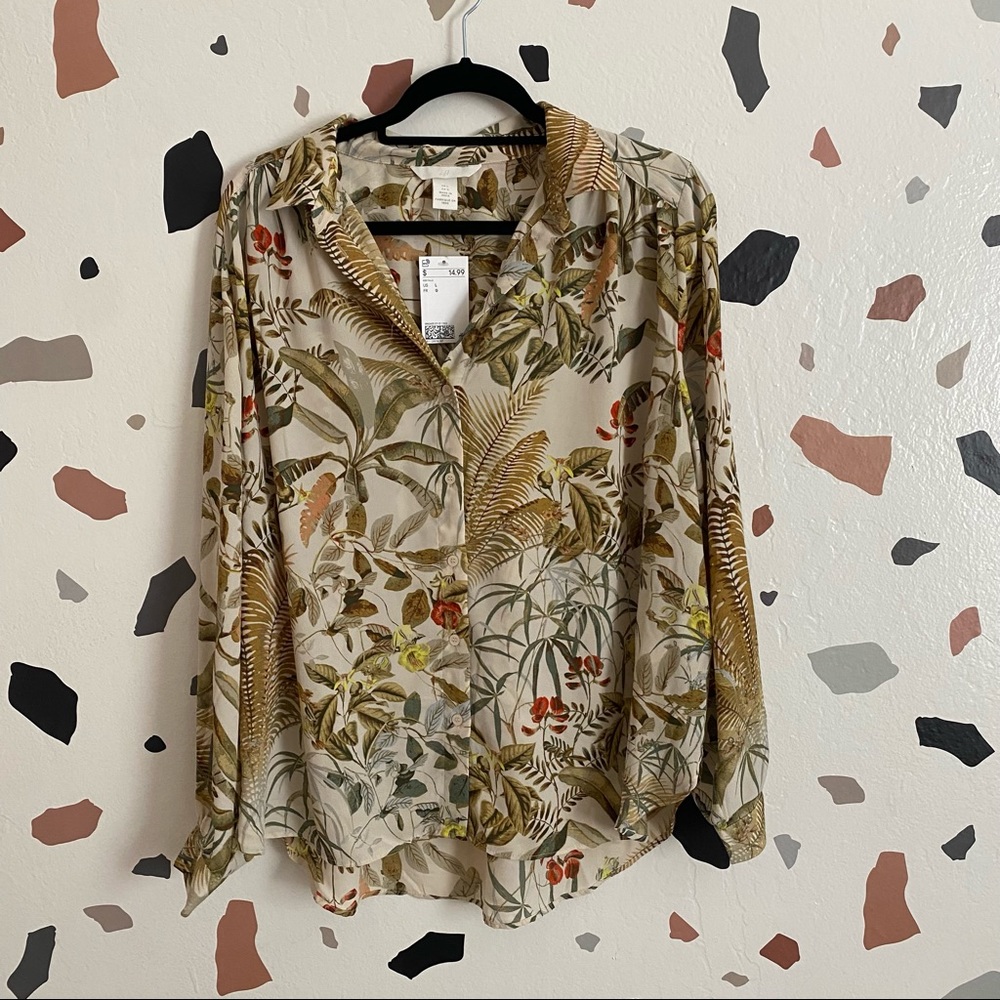 2 H&M button down blouses - Picture 4 of 7